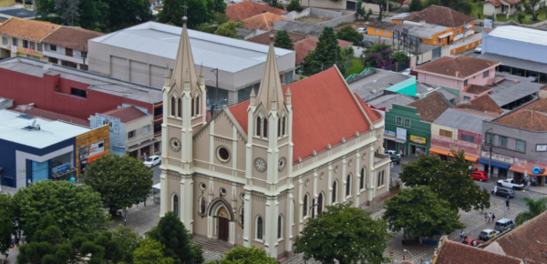 vista da igreja matriz no centro de Campo Largo