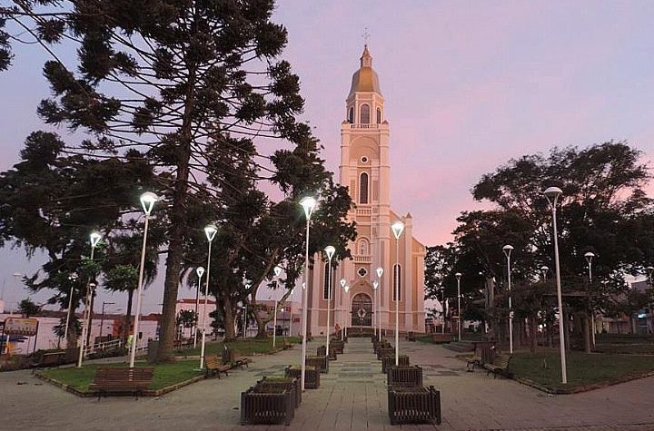 A distribuidora de alumínio Vidromax também atende em Araucária