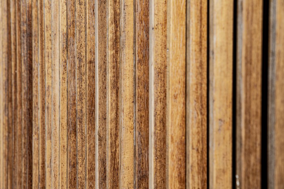 A imagem mostra um exemplo de tipos de madeira para perfil amadeirado.