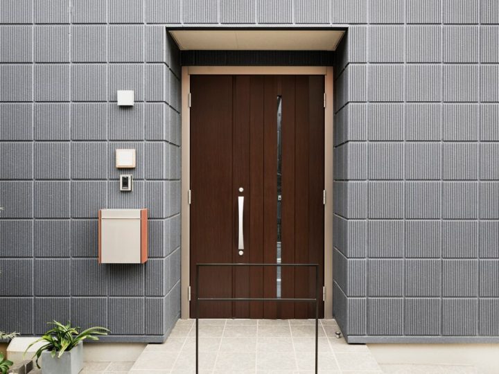 Vantagens da porta ACM pivotante na arquitetura